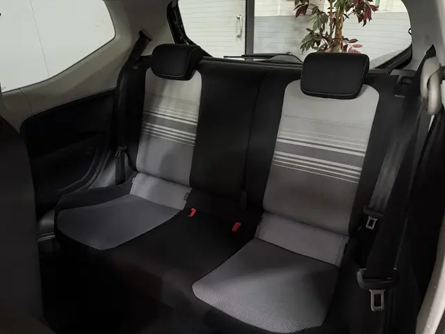 Volkswagen up! 1.0 move up! 2012 Benzine 6