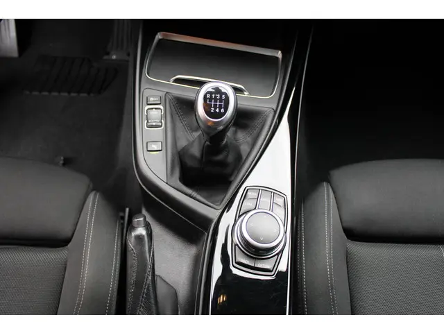 BMW 1 Serie 120i Sport Line 184PK 2018 Benzine 23