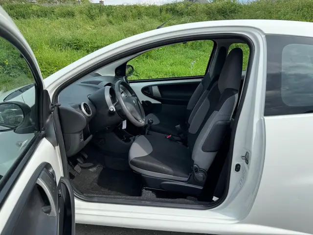 Peugeot 107 1.0 Access Accent Airco Bj 2014 2014 Benzine 11