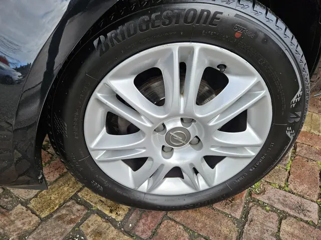 Opel Corsa 1.2-16V BlitZ,complete auto 2014 Benzine 4