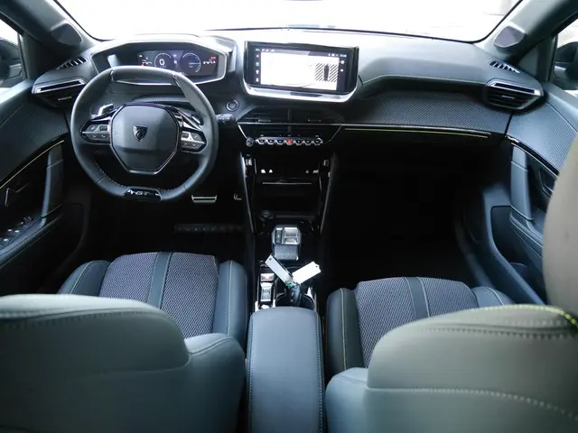 Peugeot 208 1.2 Hybrid 110 e-DCS6 GT 2025 Benzine 7
