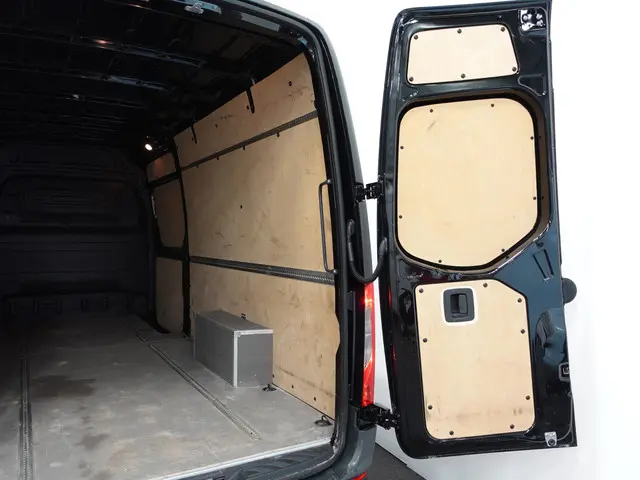 Mercedes-Benz Sprinter 317 L3H2 170PK 2021 Diesel 33