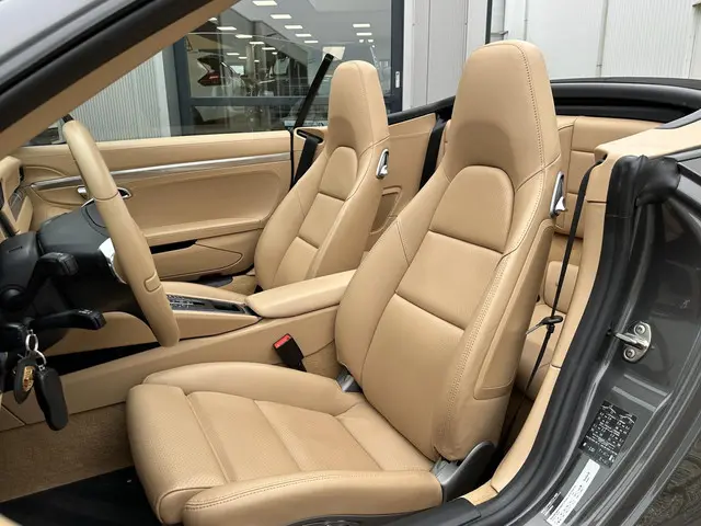 Porsche 911 Cabrio 3.4 Carrera 4 2013 Benzine 11