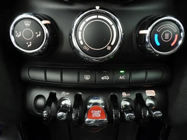 MINI 5-Deurs One 2021 Benzine 14