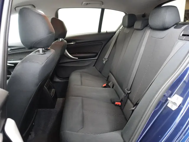 BMW 1 Serie 114i EDE High Executive 2013 Benzine 21
