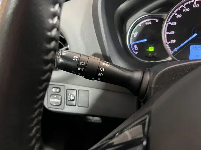 Toyota Yaris 1.5 Hybrid Design 2017 Hybride Benzine 16