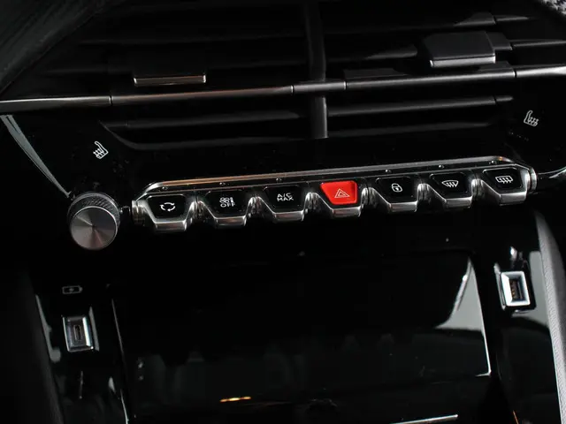 Peugeot 208 1.2 PureTech 100pk Allure Pack 2023 Benzine 19