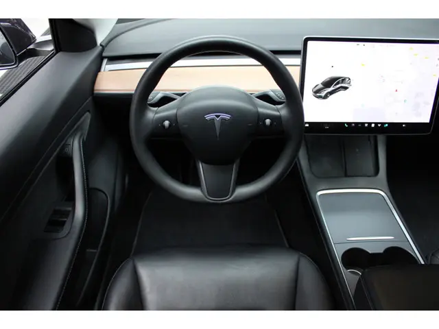 Tesla Model 3 RWD 2023 Elektrisch 11