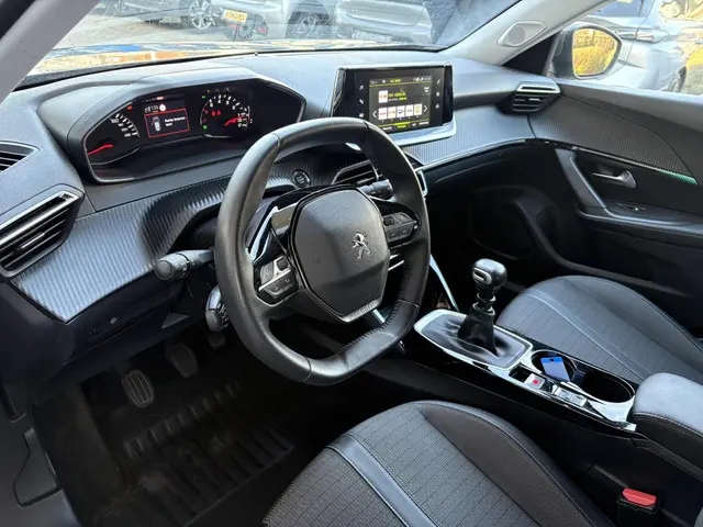 Peugeot 2008 1.2T 130pk Allure 2021 Benzine 19