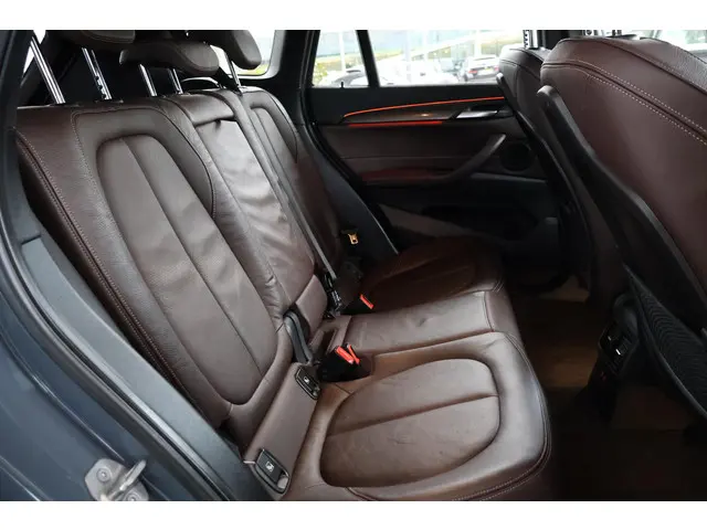 BMW X1 sDrive20i 2021 Benzine 8