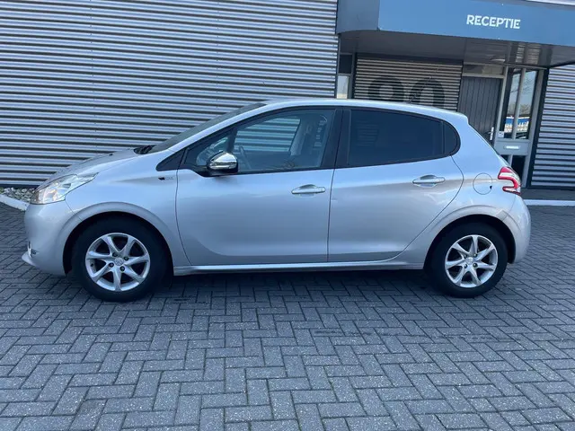 Peugeot 208 1.2 PureTech Style 2015 Benzine 7