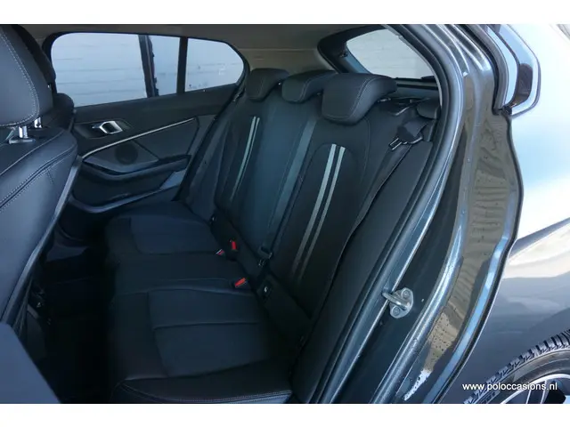 BMW 1 Serie 118i Sport-line 2020 Benzine 7