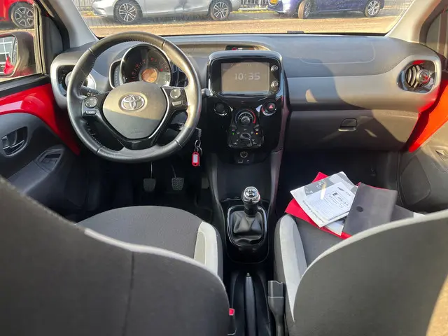 Toyota Aygo 1.0 VVT-i x-wave 2016 Benzine 4