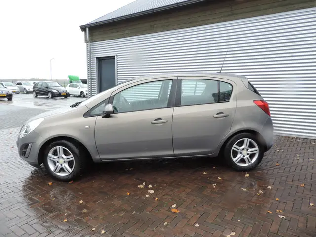 Opel Corsa 1.4 Turbo Cosmo 2013 Benzine 3