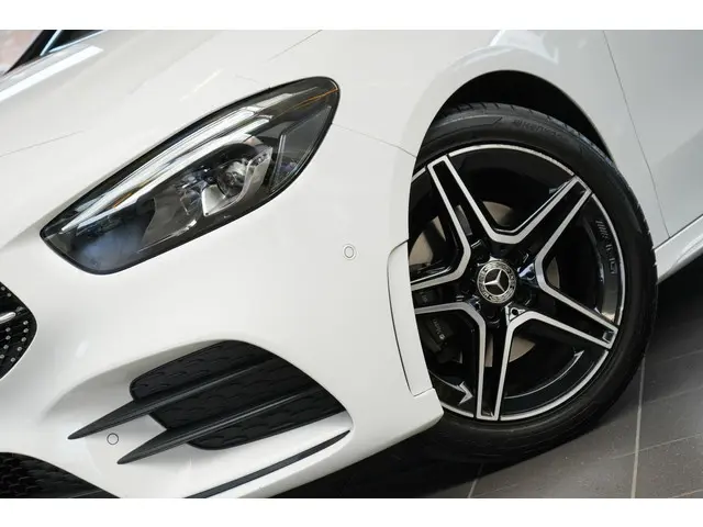 Mercedes-Benz B-Klasse 200 AMG 2019 Benzine 27