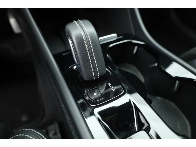 Volvo XC40 T5 Recharge R-Design 2022 Hybride Benzine 6