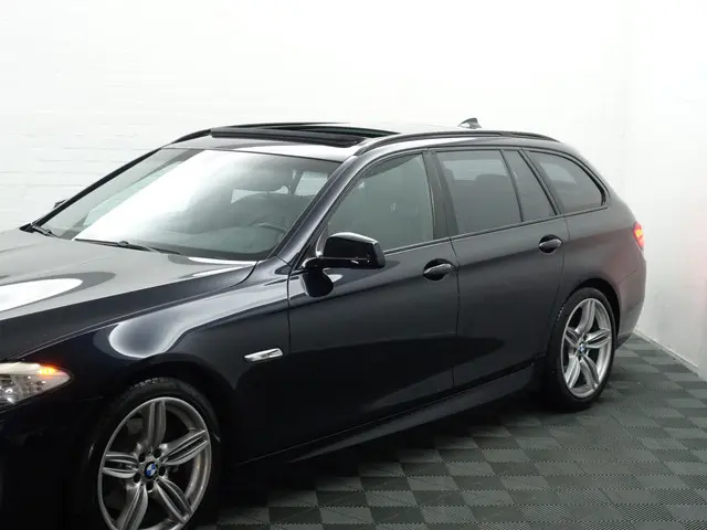 BMW 5 Serie Touring 520i 184Pk M Sport Aut- 2012 Benzine 32