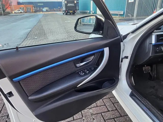 BMW 3 Serie 320i#Nap#M-Sport#Automaat#Opendak 2017 Benzine 8