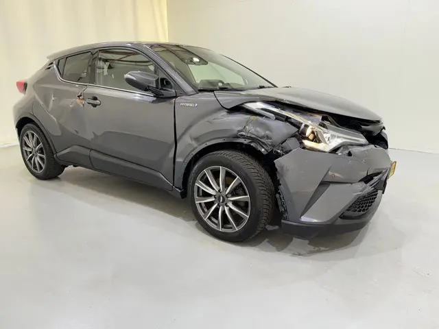 Toyota C-HR CH-R 1.8 Hybrid Executive 2017 Benzine 29