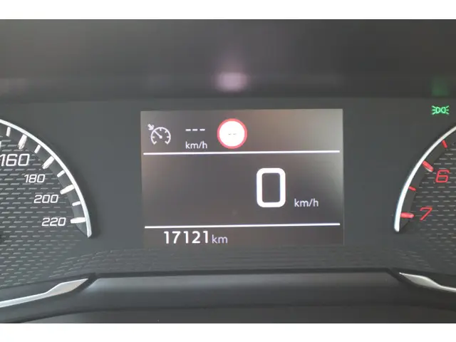 Peugeot 2008 1.2 PT ALLURE 2022 Benzine 24