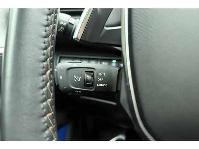 Peugeot 3008 1.6 HYbrid4 300pk GT 2023 Hybride Benzine 32