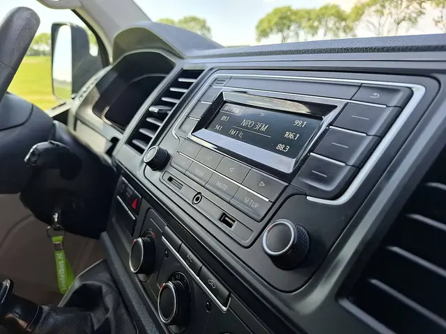Volkswagen Transporter 2.0 TDI 2018 Diesel 10