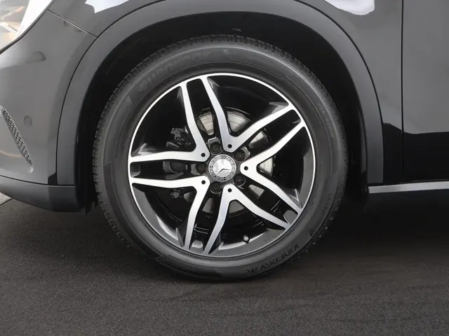 Mercedes-Benz GLA 180 Ambition AUTOM. 2016 Benzine 27