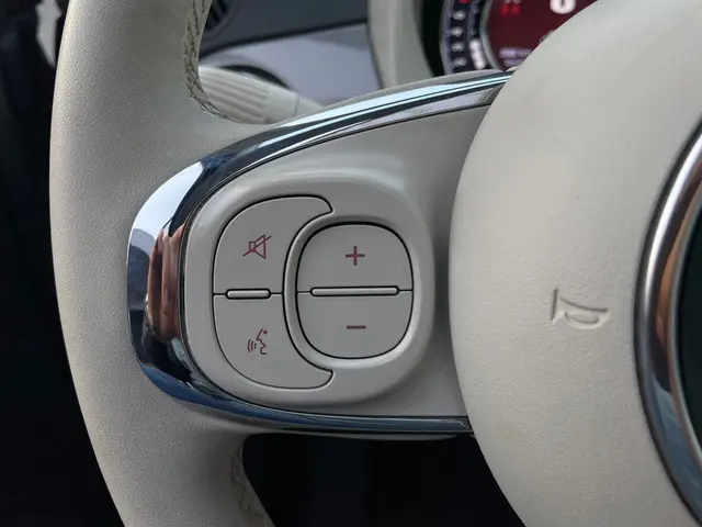 Fiat 500 1.0 Hybrid Dolcevita PANO 2022 Hybride Benzine 12