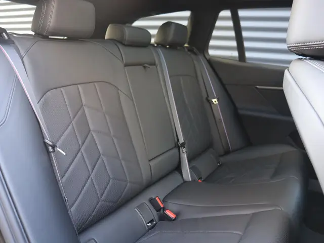 BMW 5 Serie Touring 550e xDrive 2025 Hybride Benzine 10