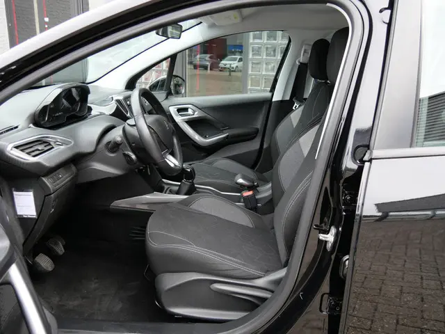 Peugeot 2008 1.2 PureTech Active 2018 Benzine 2