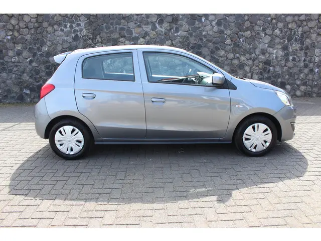 Mitsubishi Space Star 1.0 Cool+ 2019 Benzine 17