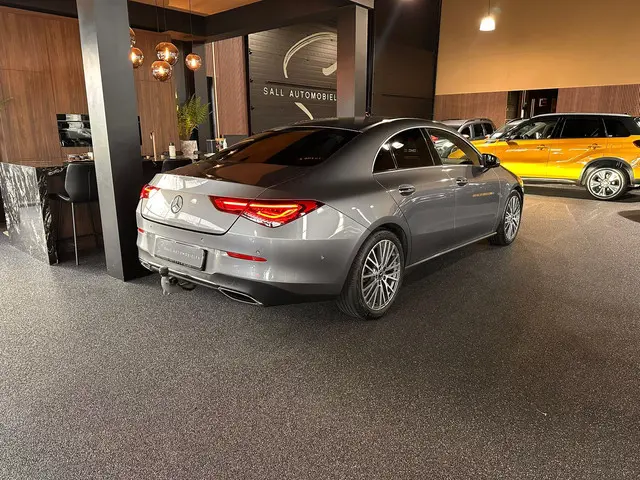 Mercedes-Benz CLA 180 Luxury Line 2022 Benzine 8