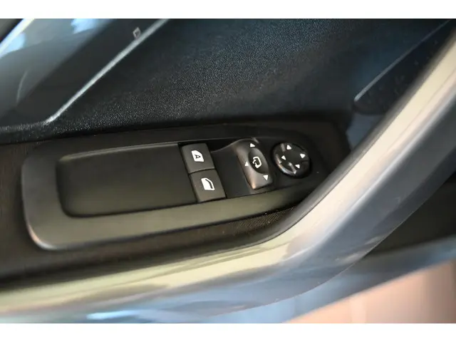 Peugeot 2008 1.2 PureTech Signature 2019 Benzine 15