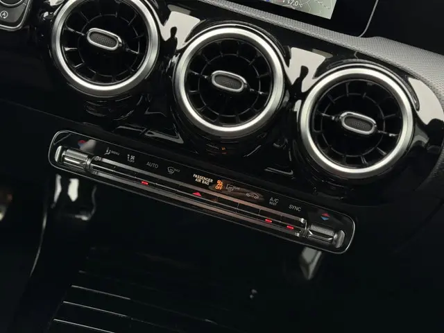 Mercedes-Benz A-Klasse 200 Aut. AMG Sport 2020 Benzine 30