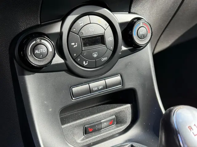 Ford Fiesta 1.6 ST1 Cruise / Stoelverwarming 2014 Benzine 18