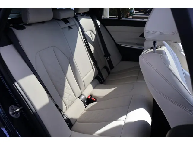 BMW 3 Serie Touring 330e xDrive 2024 Hybride Benzine 9