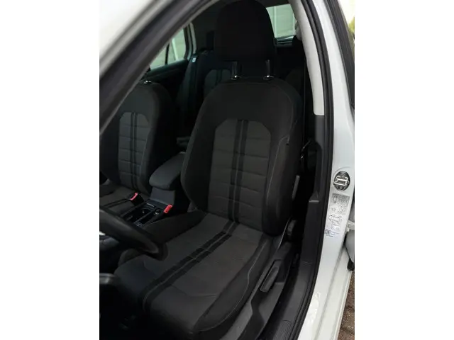 Volkswagen Golf 1.0 TSI CarPlay Camera LED 2017 Benzine 4