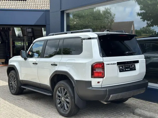 Toyota Land Cruiser 2.8 D-4D President 2025 Diesel 6