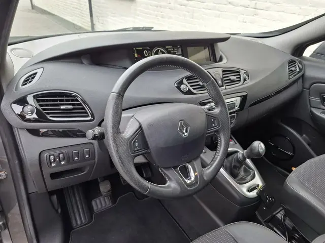 Renault Scénic TCe 115 Bose 2013 Benzine 29