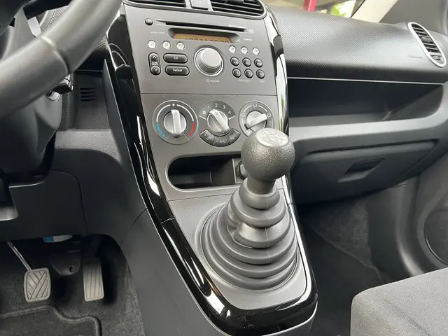 Suzuki Splash 1.2 Exclusive EASSS 2015 Benzine 25