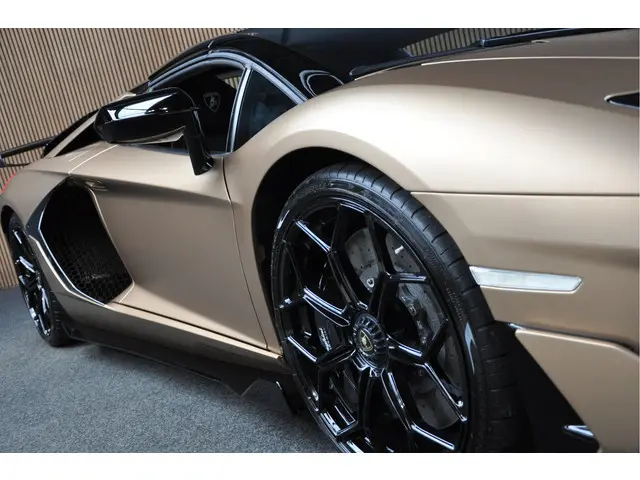 Lamborghini Aventador 6.5 V12 SVJ Roadster 2021 Benzine 35