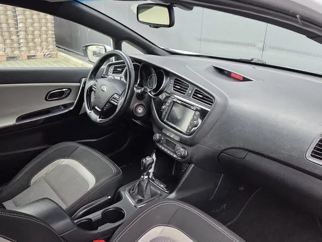 Kia pro_cee'd 1.6 GDI BusinessLine Xenon 2015 Benzine 2