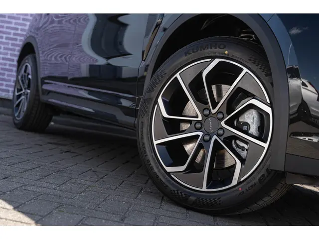 Lynk & Co 01 1.5 Core Plug-in Hybrid 2025 Hybride Benzine 16