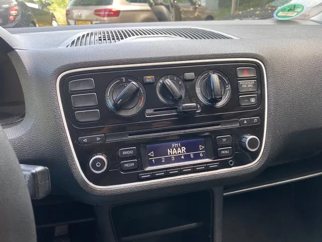 Volkswagen up! 1.0 groove up! BlueMotion 2014 Benzine 10