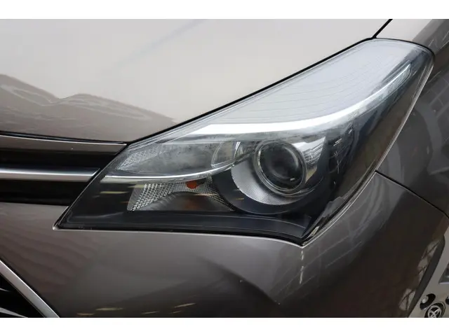 Toyota Yaris 1.5 Hybrid Trend 2017 Hybride Benzine 11