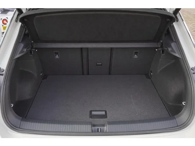 Volkswagen T-Roc 1.5 TSI R-Line Edition 2024 Benzine 8