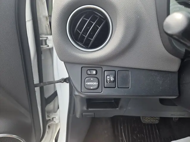 Toyota Yaris 1.5 Hybrid Dynamic 2015 Hybride Benzine 19
