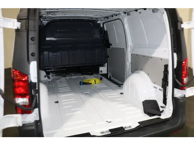 Mercedes-Benz eVito 112 L2 60 kWh Led 2025 Elektrisch 13