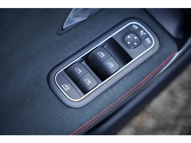 Mercedes-Benz CLA 250 e AMG Line 2023 Hybride Benzine 14