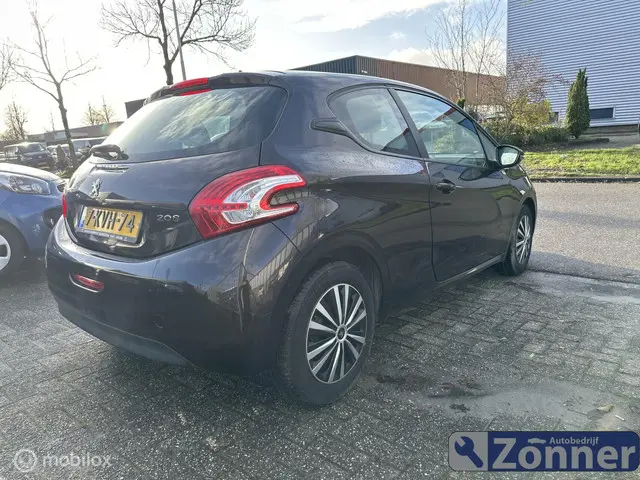 Peugeot 208 1.2 VTi Active 2013 Benzine 3